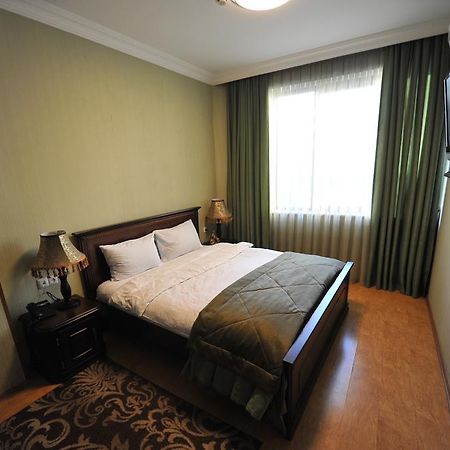 Hotel Brighton Batumi Esterno foto
