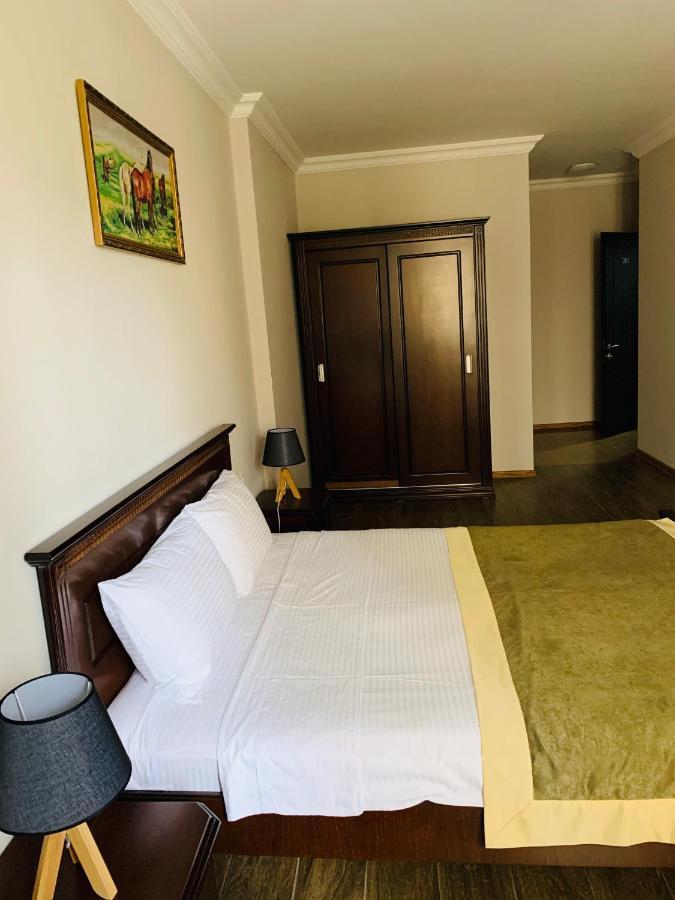 Hotel Brighton Batumi Esterno foto
