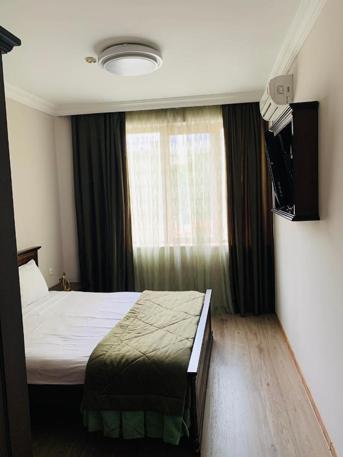 Hotel Brighton Batumi Esterno foto