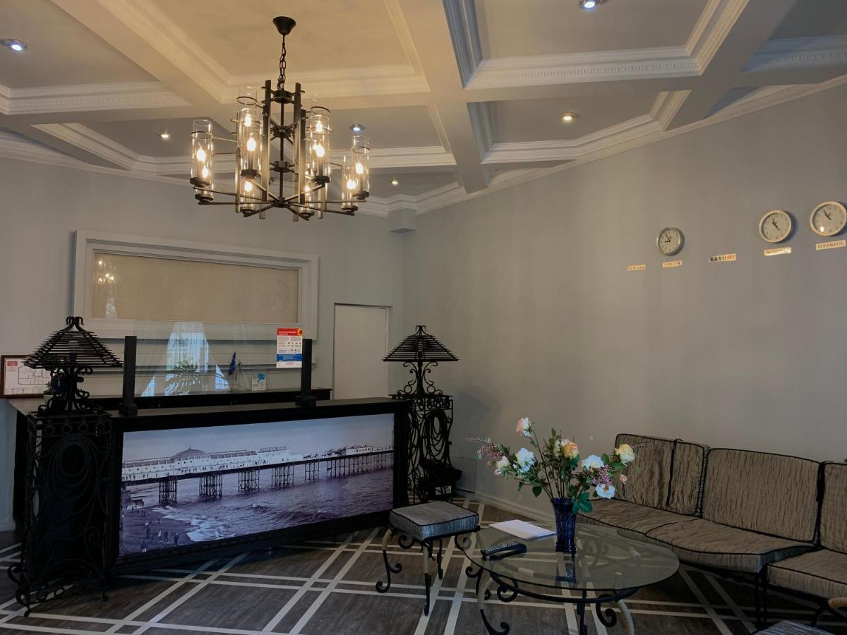 Hotel Brighton Batumi Esterno foto