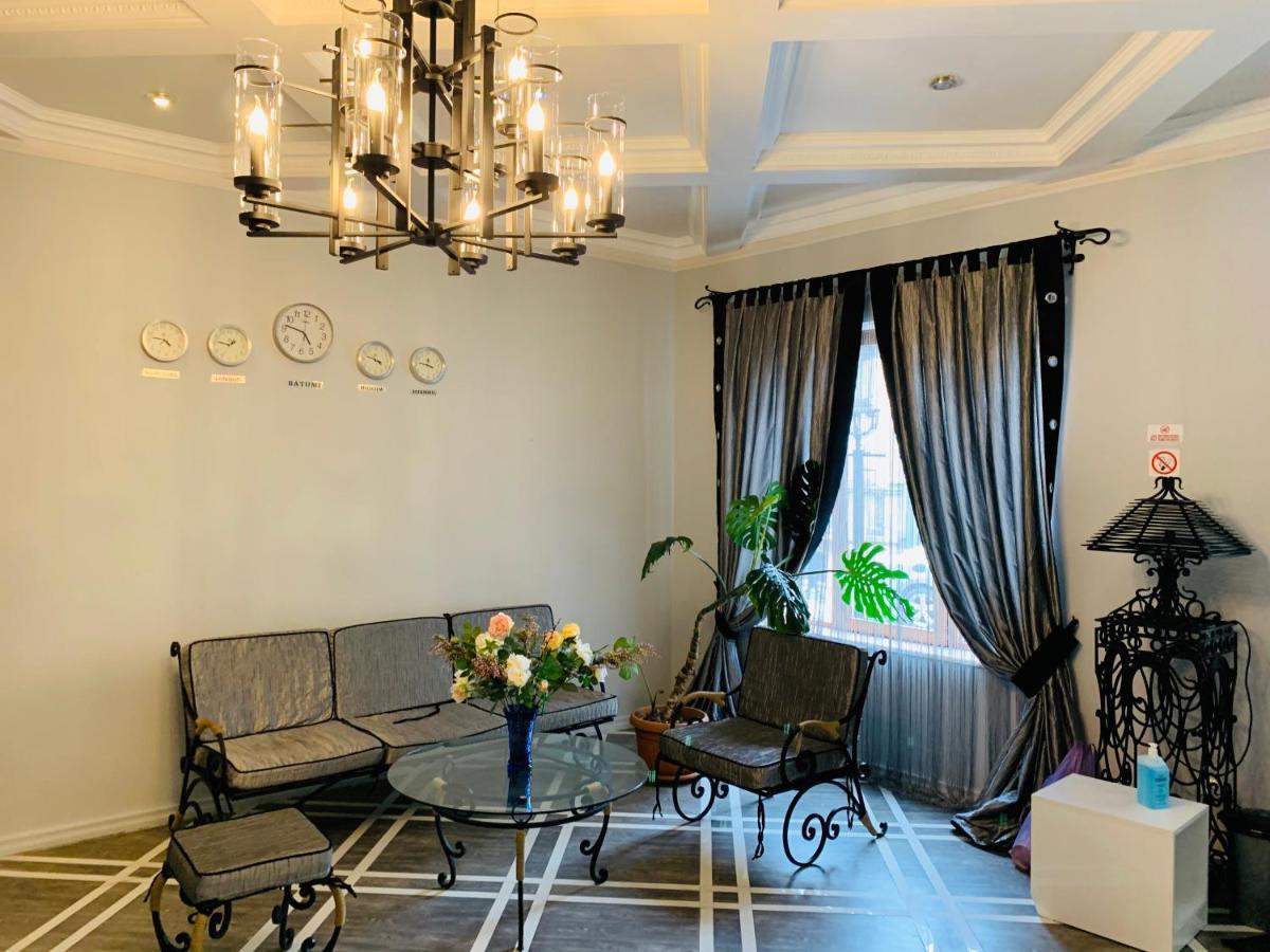 Hotel Brighton Batumi Esterno foto