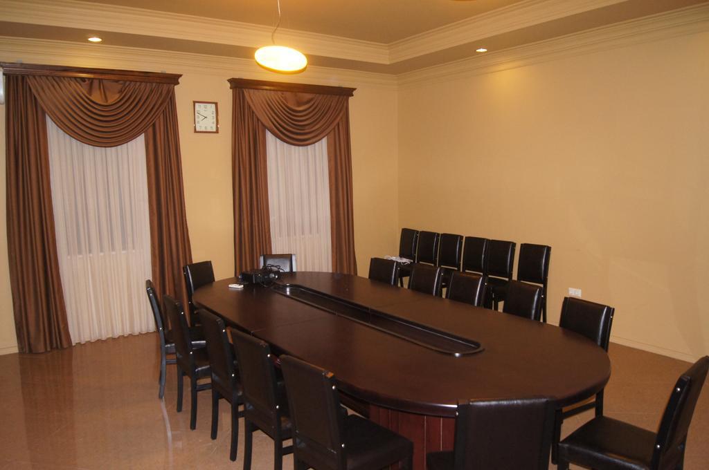 Hotel Brighton Batumi Esterno foto