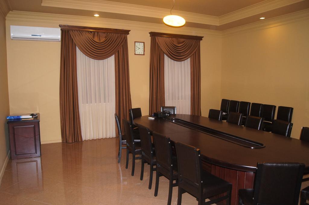 Hotel Brighton Batumi Esterno foto