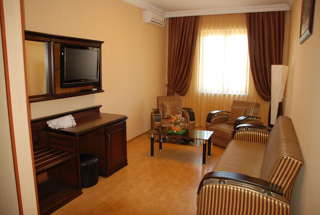 Hotel Brighton Batumi Esterno foto