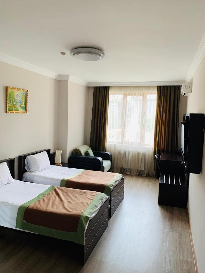 Hotel Brighton Batumi Esterno foto