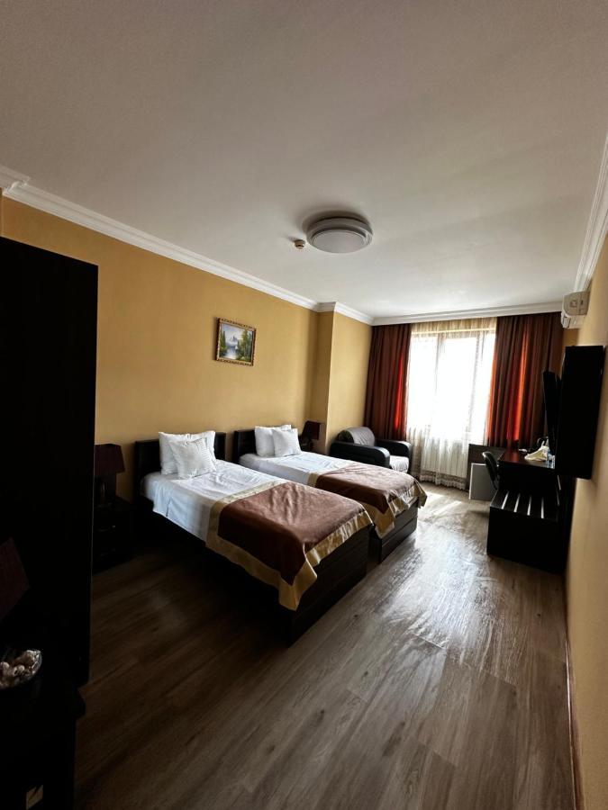 Hotel Brighton Batumi Esterno foto