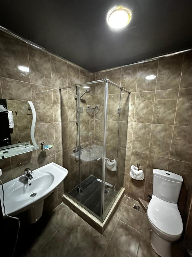 Hotel Brighton Batumi Esterno foto