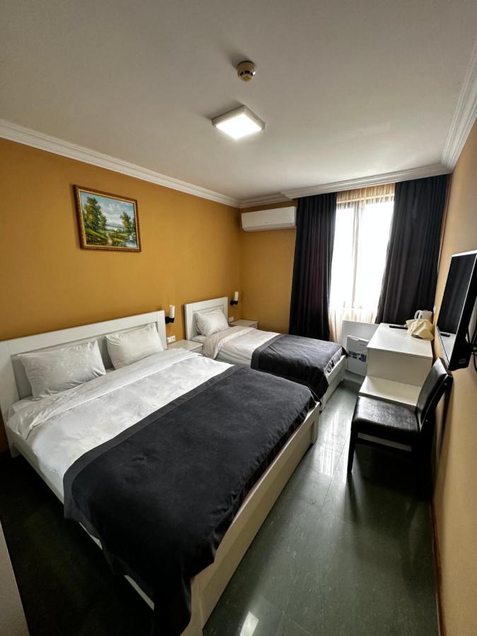 Hotel Brighton Batumi Esterno foto