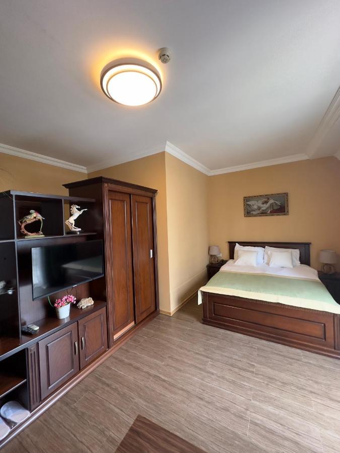 Hotel Brighton Batumi Esterno foto