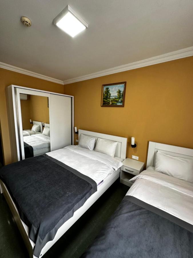 Hotel Brighton Batumi Esterno foto