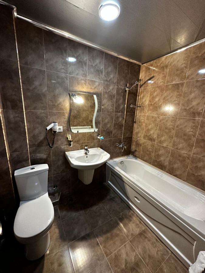 Hotel Brighton Batumi Esterno foto