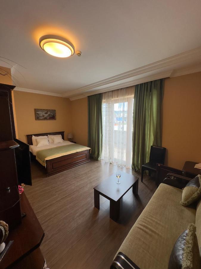 Hotel Brighton Batumi Esterno foto