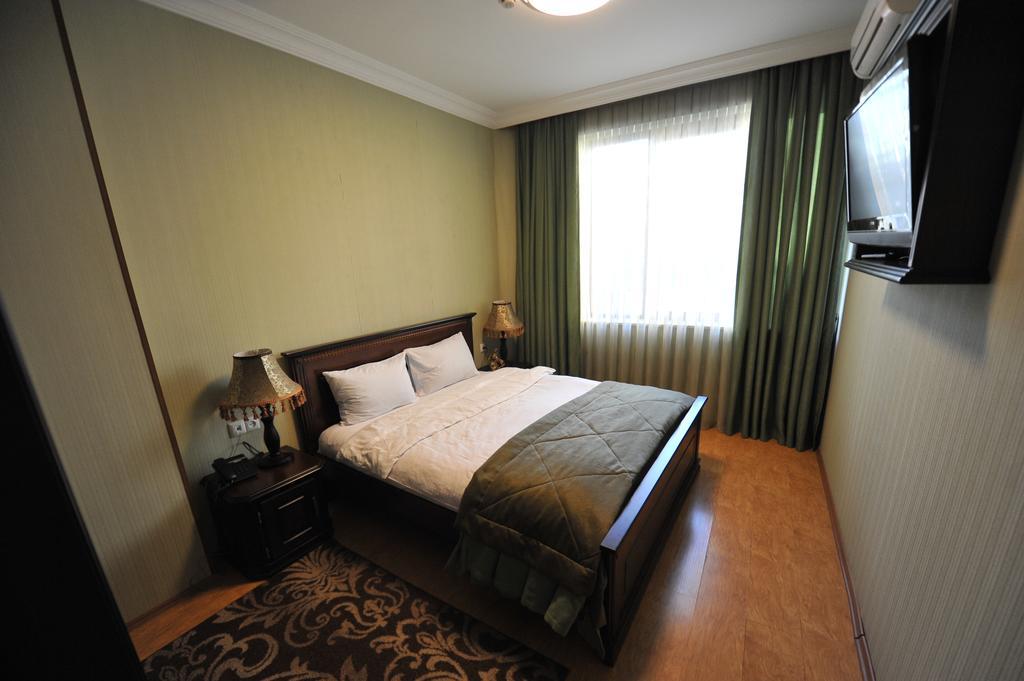 Hotel Brighton Batumi Esterno foto