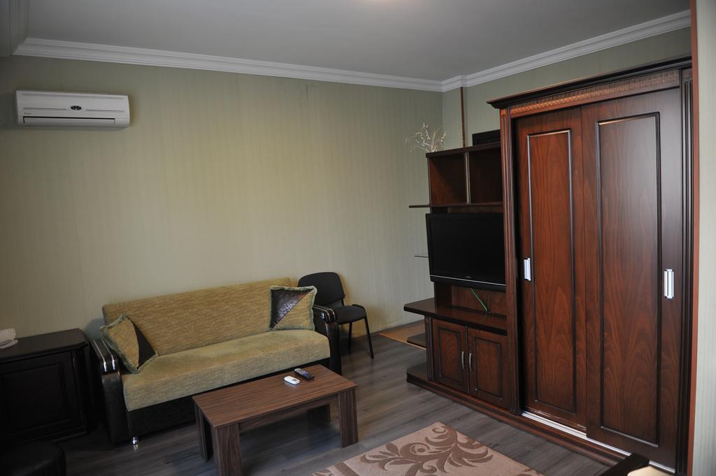Hotel Brighton Batumi Esterno foto