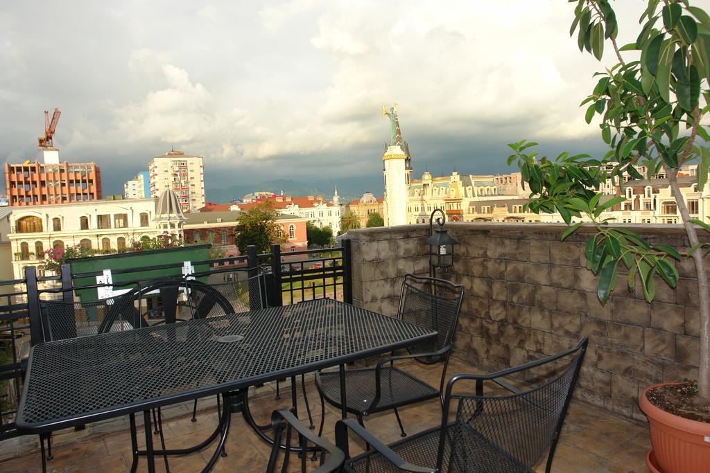 Hotel Brighton Batumi Esterno foto